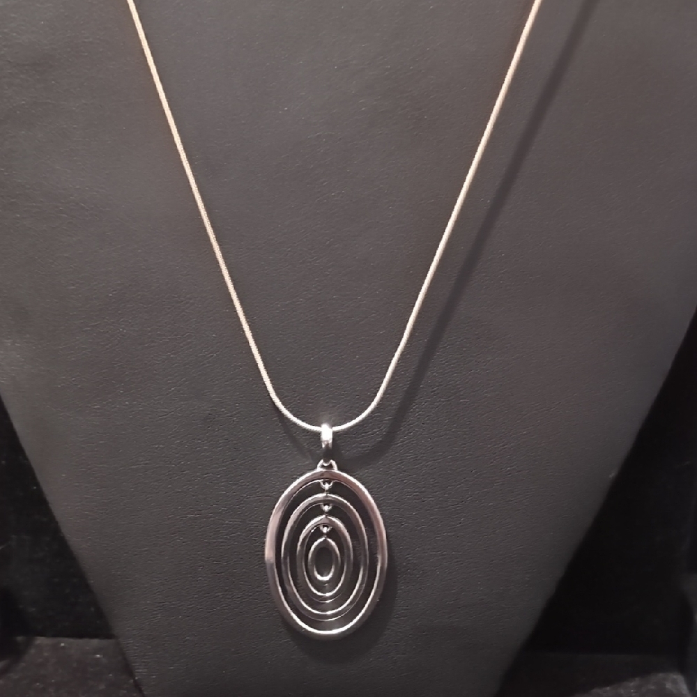 Elegant Silver Pendant Necklace